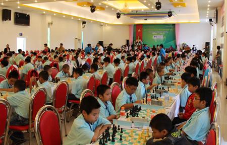 Quang Ninh province 10 chess players participate in national youth chess tournament 2013